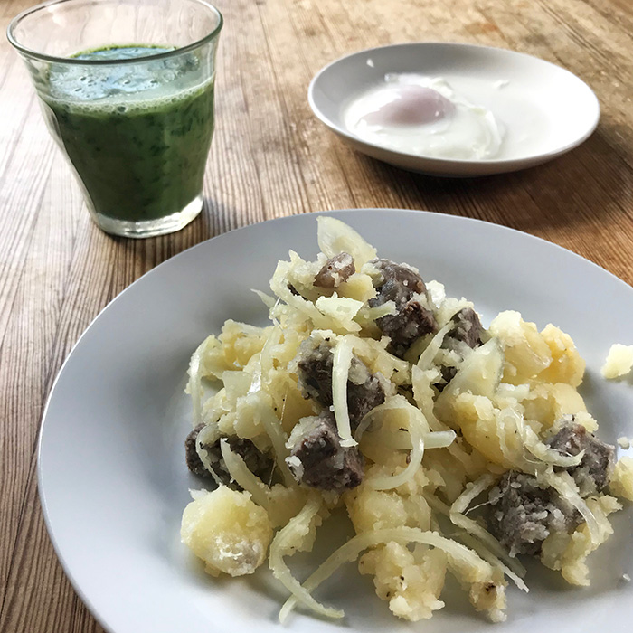 牛スネ肉のポテトサラダ